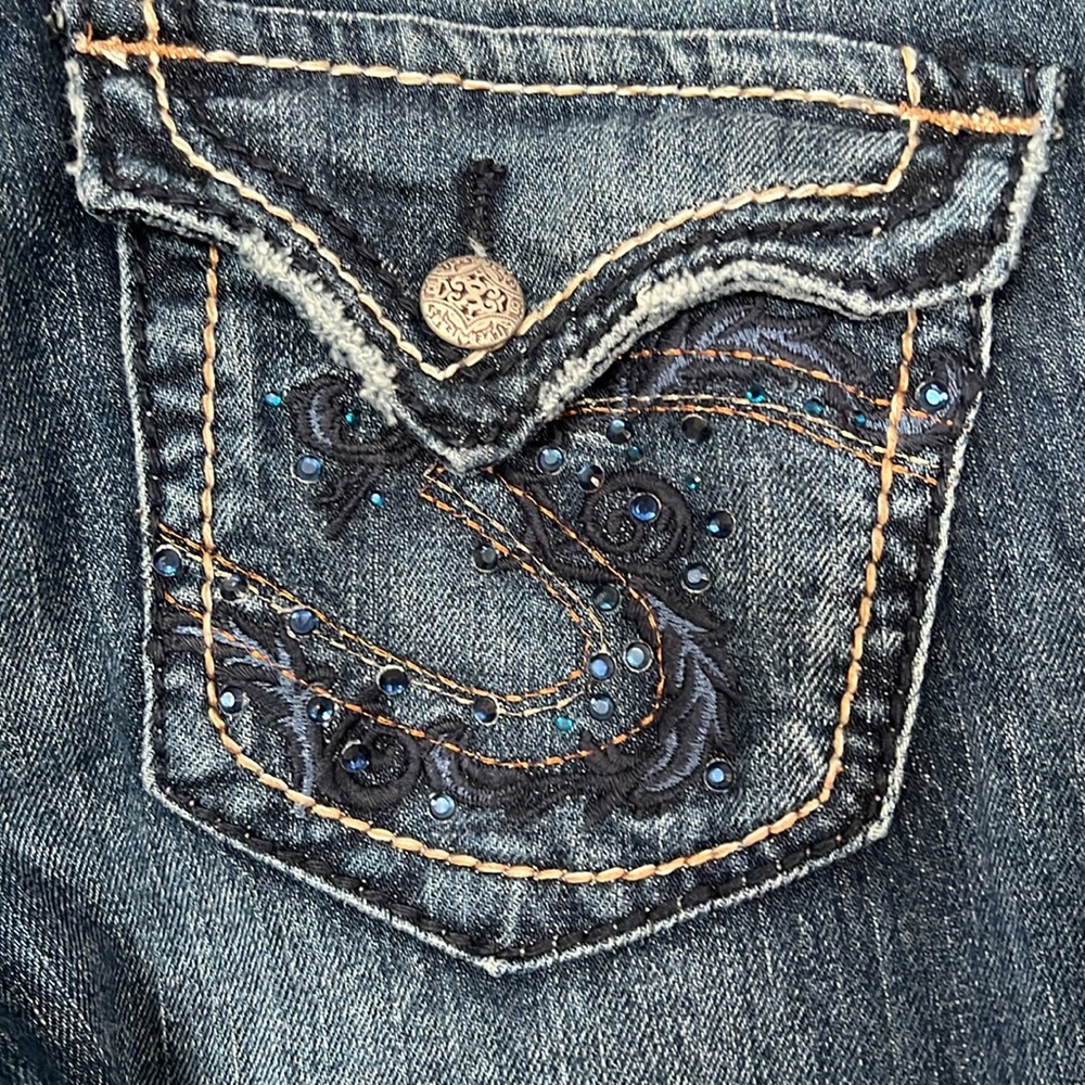 Silver Jeans with 🔵 blinged back pockets